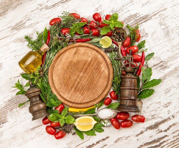 Deska z aromatycznymi potrawami